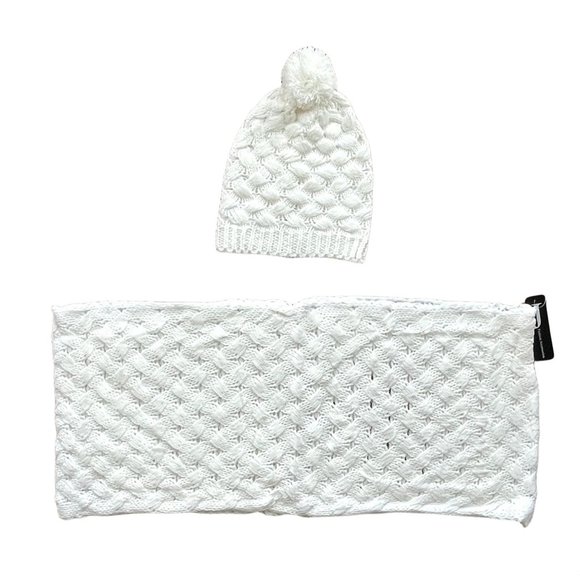WOMENS WHITE LIGHT WEIGHT KNITTED BEANIE & INFINITY SCARF SET - SZ: OS - Picture 3 of 5